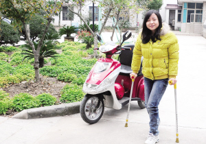 殘疾女孩袁婷學(xué)會(huì)計(jì)笑對(duì)人生  