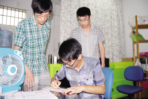 健雄學(xué)院引入“蘇郵惠民”加盟店項目——大學(xué)生老板暢談“生意經(jīng)”