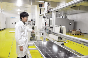 破解電池高效轉(zhuǎn)化難題  高艷濤組建企業(yè)研發(fā)中心，主導(dǎo)高效太陽能電池的開發(fā) 