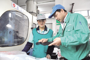 把公司建成大家的“家” 廠務(wù)經(jīng)理吳錦明注重融洽員工關(guān)系，深知員工的需求，想方設(shè)法給予幫助 