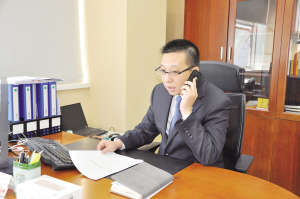 他帶領(lǐng)團隊積極拓展業(yè)務(wù)  王偉注重自身學(xué)習(xí)，曾獲中行蘇州分行十佳基層管理者等殊榮