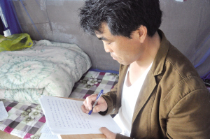 農(nóng)民工筆耕不輟—創(chuàng)作小說“我是你的夢，你是我的糖，幾度夢里香?！边@是魏守兵對妻子的思念，也是他對文學的依戀