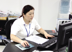 數(shù)據(jù)核算準(zhǔn)確率100% 周洪英作為材料、成本核算會計，工作認真負責(zé)，不斷提升自我，至今未出現(xiàn)錯漏