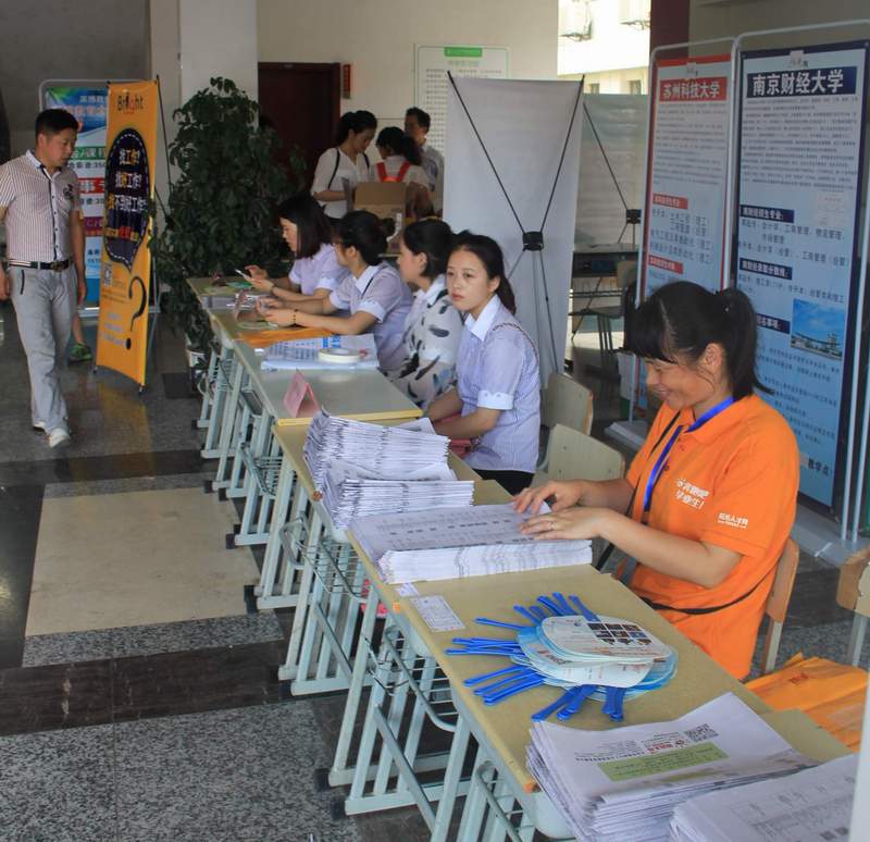 2016年太倉(cāng)夏季招聘會(huì)落幕，尼伯特不敵陽(yáng)光！