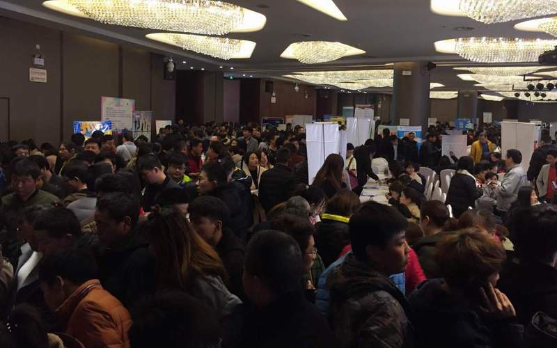 人才“擠擠”——太倉市2018春季招聘會(huì)線下招聘會(huì)圓滿落幕