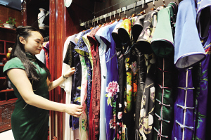 姚鴻芳——縫制旗袍成省技術(shù)能手