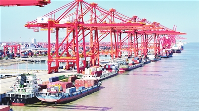 6000余名工人堅守“港”位