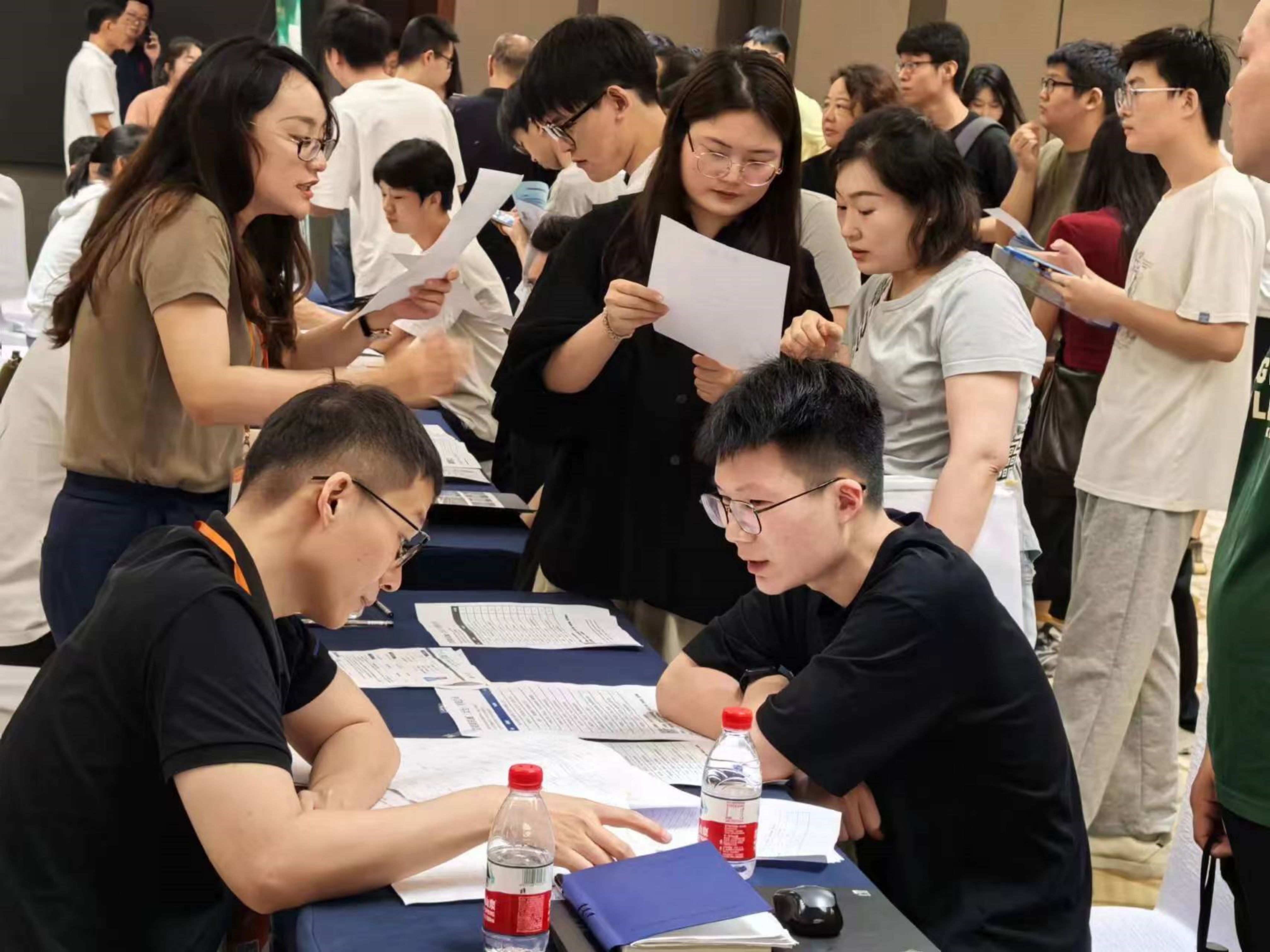 2024太倉夏季畢業(yè)生招聘會圓滿落幕：風(fēng)雨無阻，共筑就業(yè)橋梁