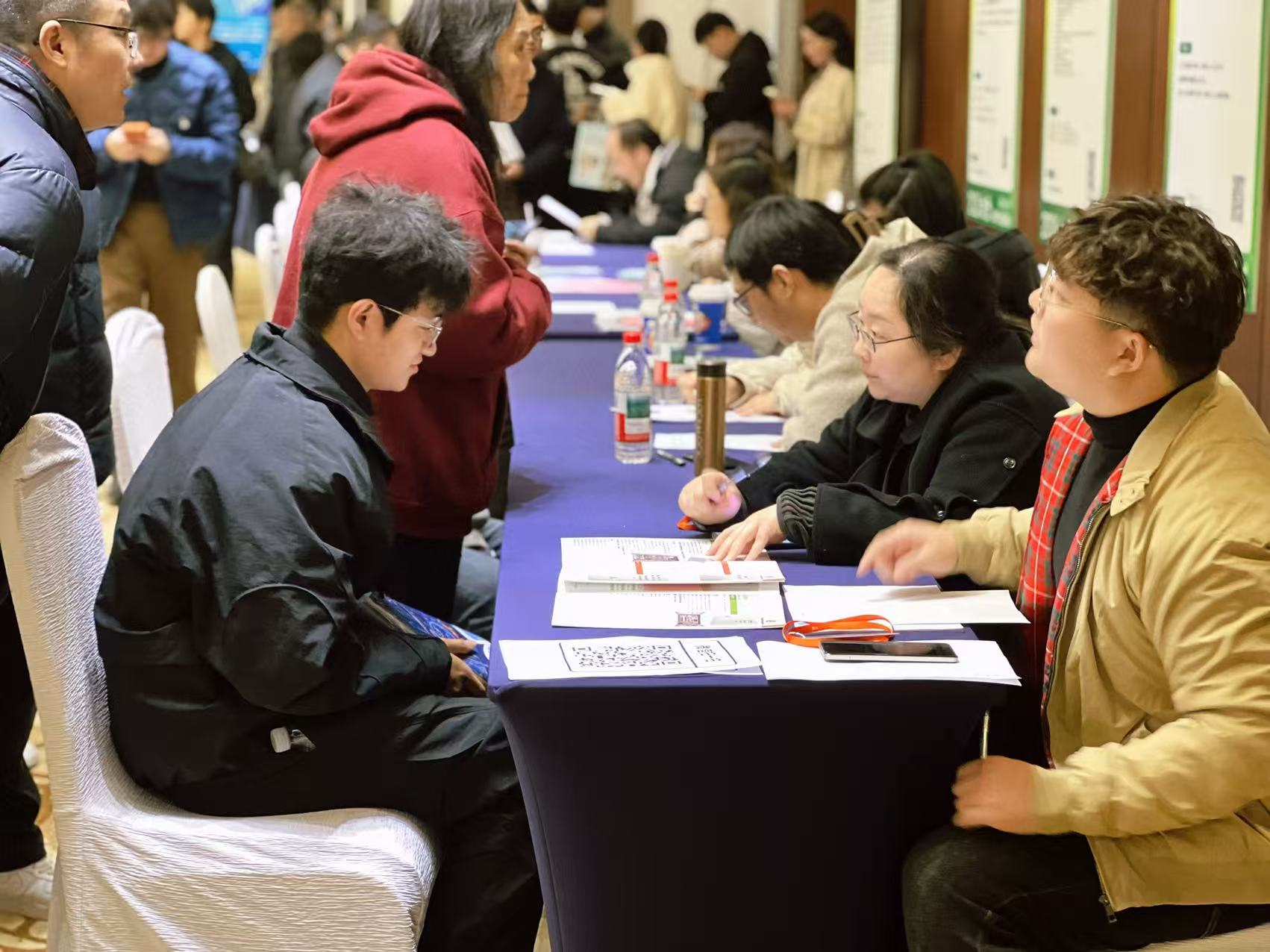 春風(fēng)送崗啟新程陽(yáng)光太倉(cāng)向未來(lái)——2026太倉(cāng)春季大型招聘會(huì)圓滿(mǎn)落幕